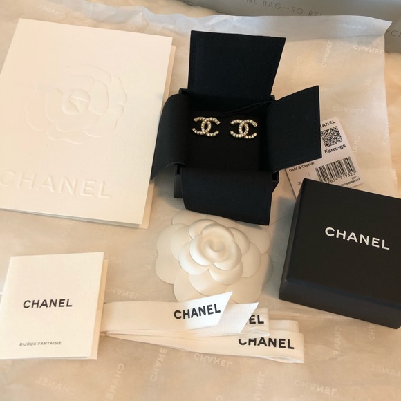 ❌SOLD❌CHANEL 20A Gold & Crystal Stud Logo Earrings - Picture 2 of 13